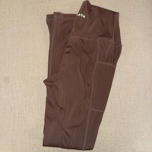 Paragon pocket leggings in mauve purple.